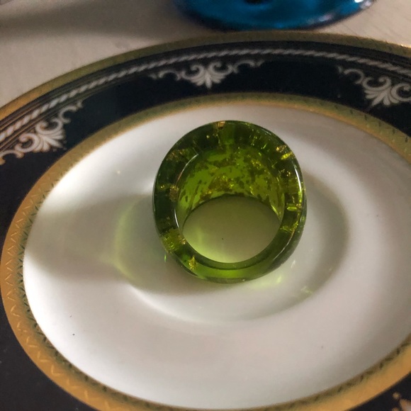 Vintage Green Lucite Gold Foil Flecks Bubble Ring - Picture 2 of 9